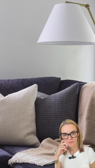 Apparently the pillow chop is VERY serious business 😂 I’m team gentle chop. What about you?
@interiordesigncommunity #idcvideo #pillowstyling #interiordesign #homestyling #mcnicolinteriordesigns