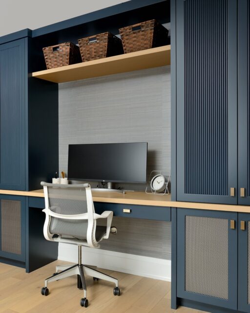 I will forever choose a home office that feels like part of the house over one that screams corporate office. Project Camden is exactly what I mean.

We’ve got this deep blue custom built-in doing all the serious work—desk, drawers, cabinetry, storage—but then warm wood shelves, brass hardware, textured wallcovering and a few personal pieces soften everything right back down. Because you’re still at home.

You should be able to walk into your workspace with coffee in hand and actually WANT to spend the morning there. Functional doesn’t have to mean fluorescent lights and sad filing cabinets.

Interior Design: @mcnicolinteriordesigns
Photography: @arnalphotography

📍Oakville Interior Designer

#homeofficeinspiration #homerenovation #interiordesignertoronto