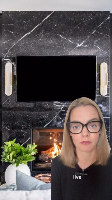 Sports every Sunday or one show before bed?📺 Tell me how you REALLY watch TV because it might completely change how I design your living room. There isn’t one “designer-approved” answer here. I care way more about creating a room that works for the way you actually spend your evenings.

@interiordesigncommunity #idcvideo #livingroomdesign #interiordesigntips #functionaldesign #mcnicolinteriordesigns